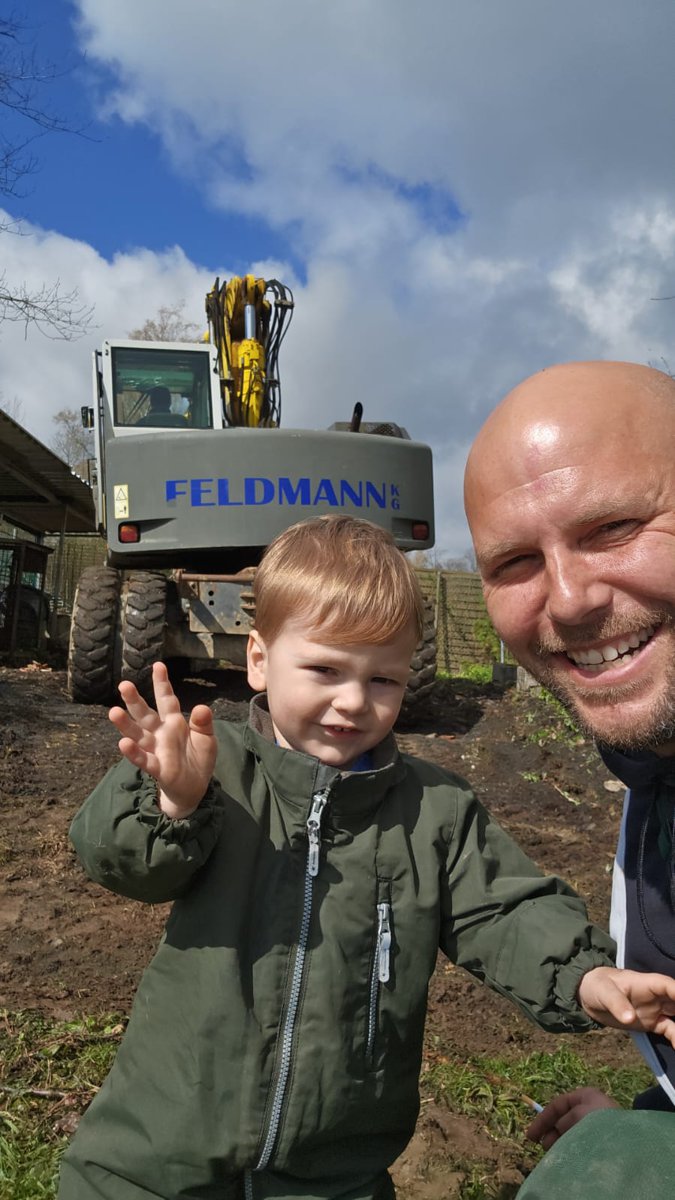 Christopher Di Pace mit seinem Sohn auf einer Baustelle