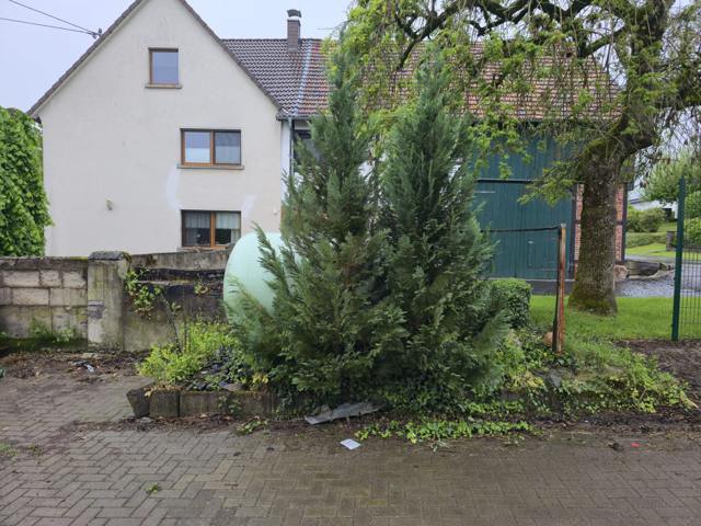 Bepflanzung rund um einen Gastank